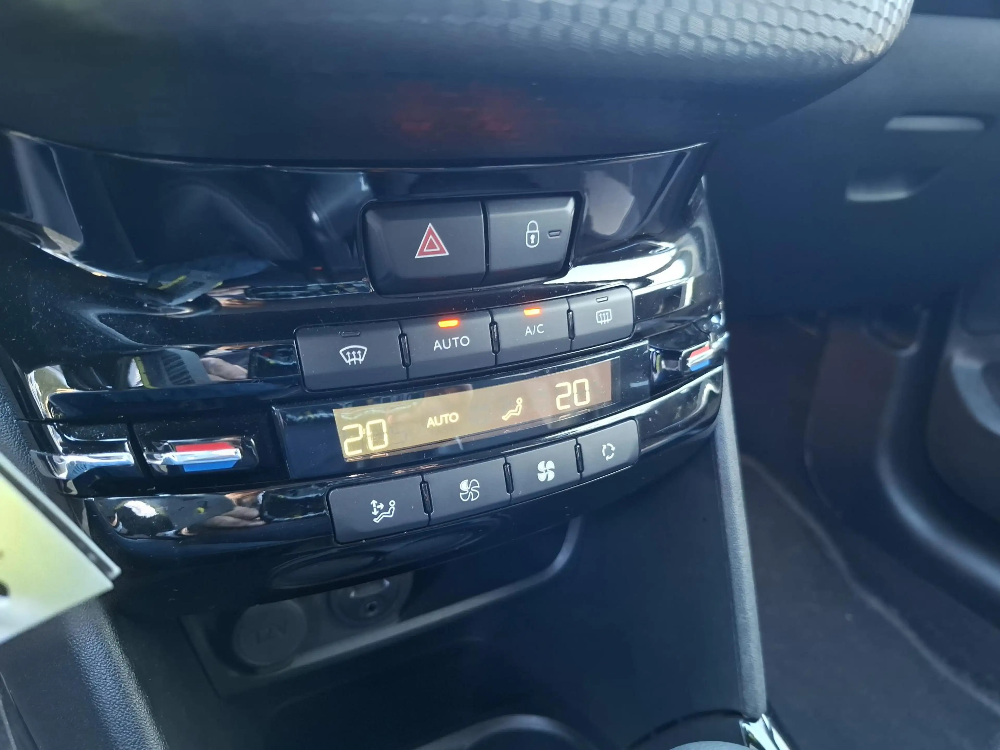 Peugeot 2008 SUV 110 Allure Automaat Clima/Nav/Trekhaak — photo 13