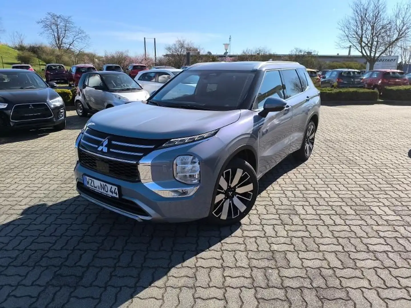 Mitsubishi Outlander 2.4L PHEV TOP Gris - 1
