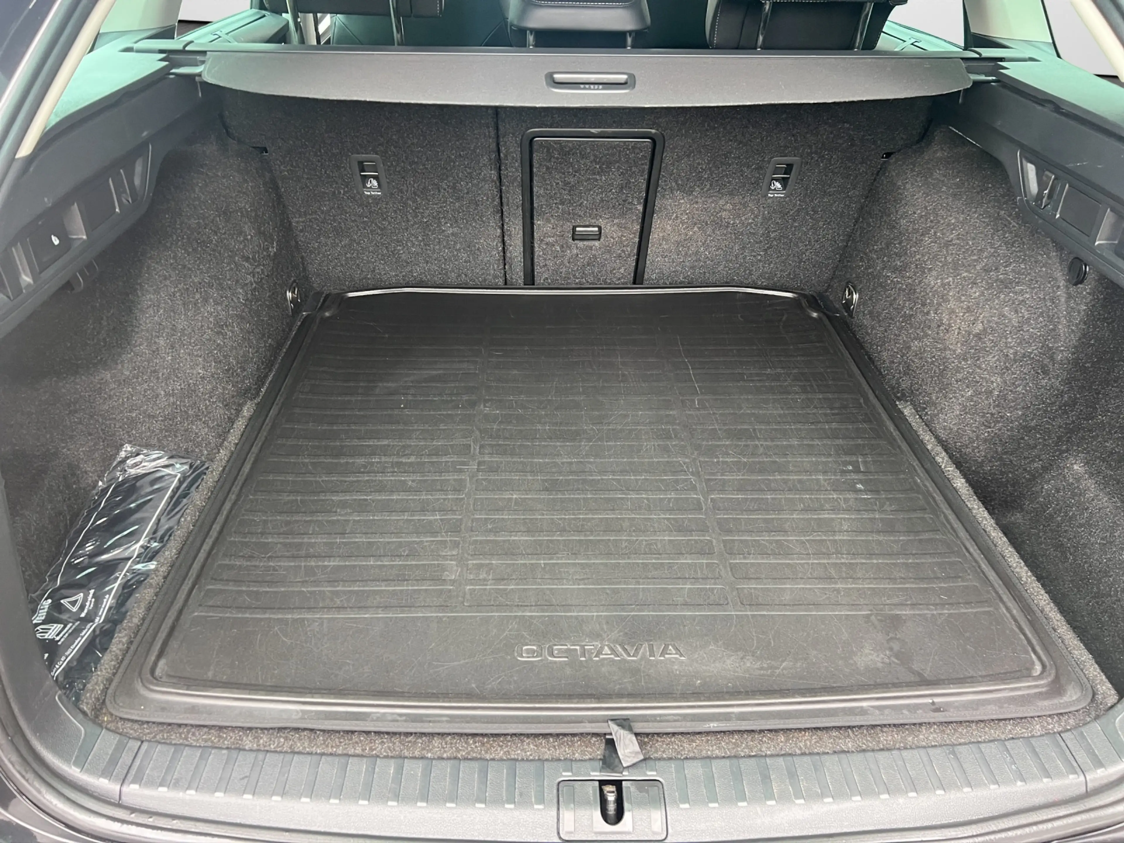 Skoda Octavia Combi 2.0 TDI DSG Style — photo 12