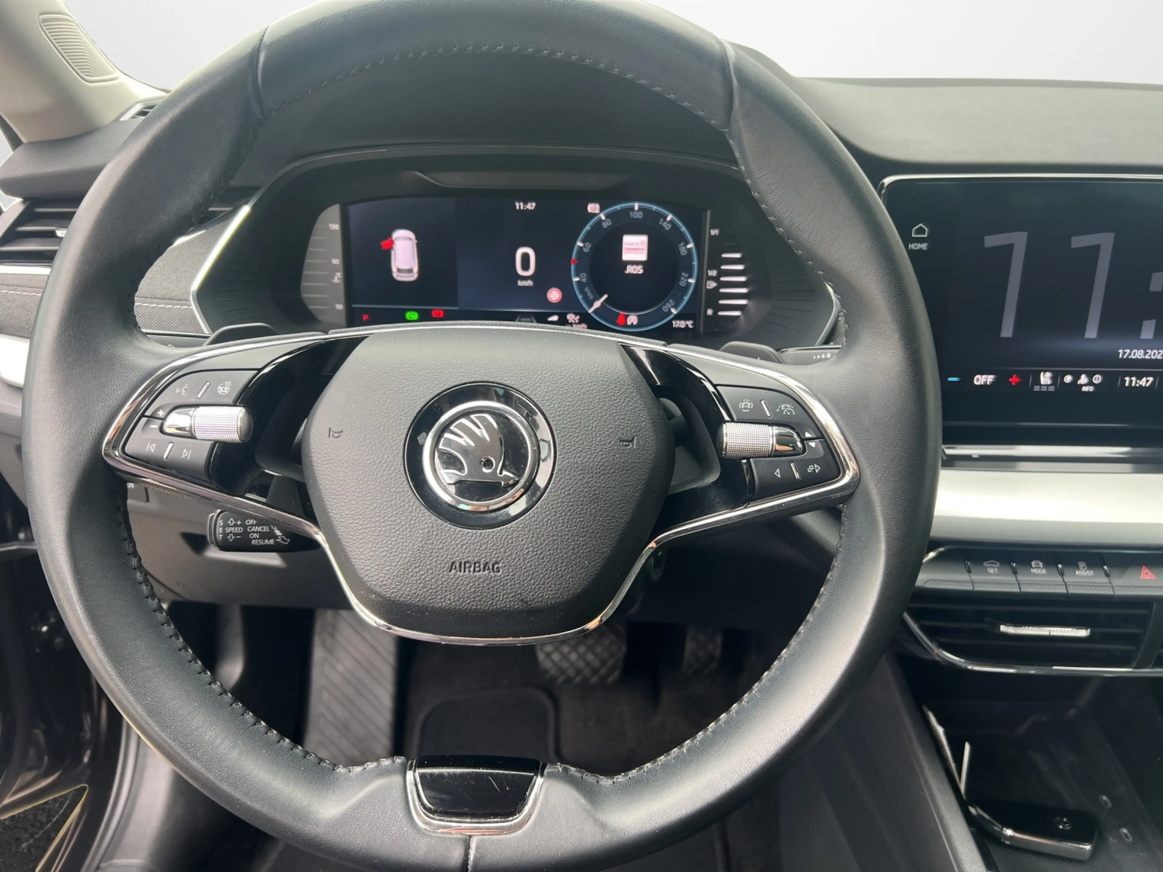 Skoda Octavia Combi 2.0 TDI DSG Style — photo 9