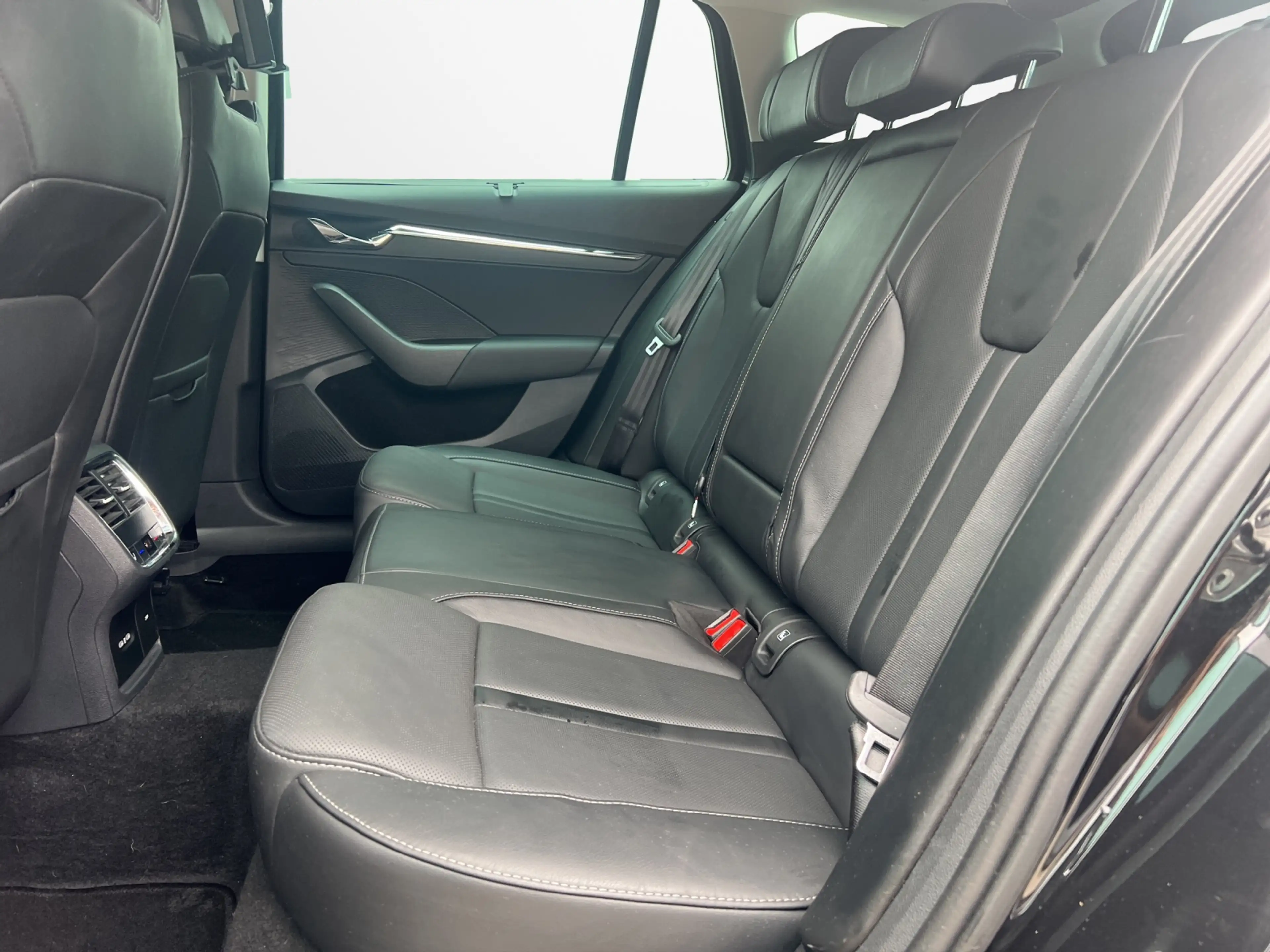 Skoda Octavia Combi 2.0 TDI DSG Style — photo 11