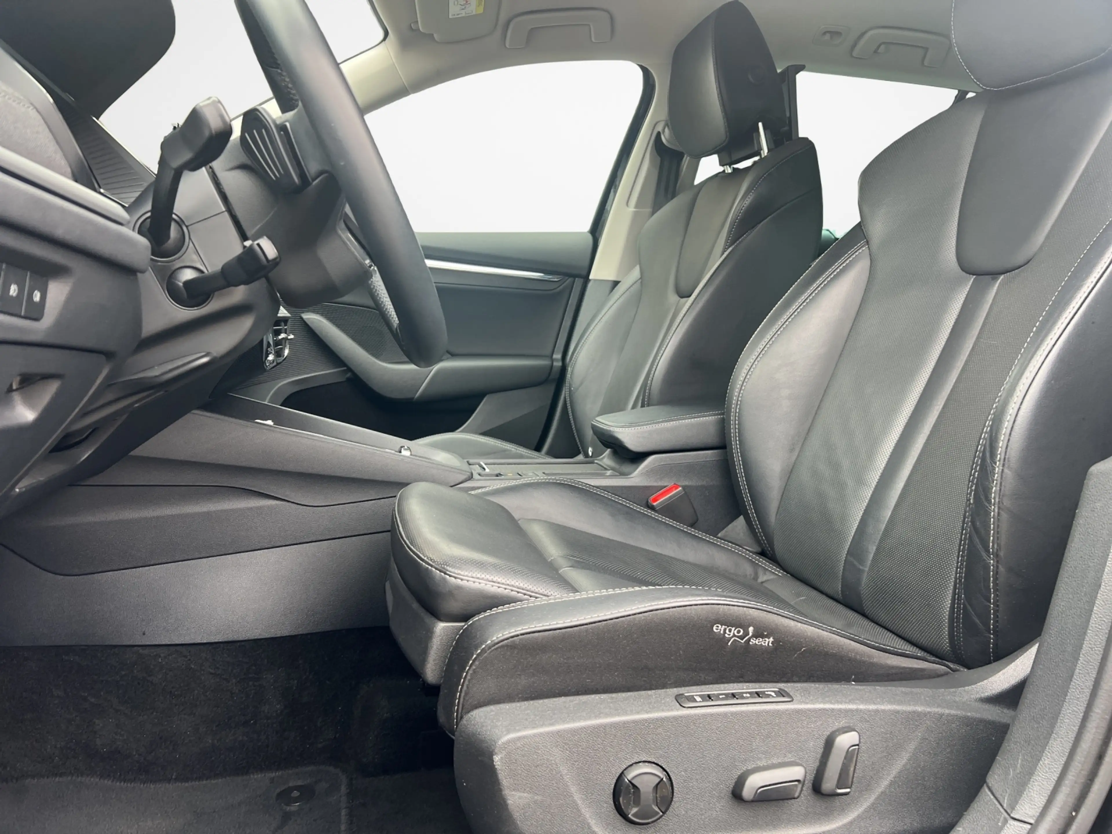 Skoda Octavia Combi 2.0 TDI DSG Style — photo 7
