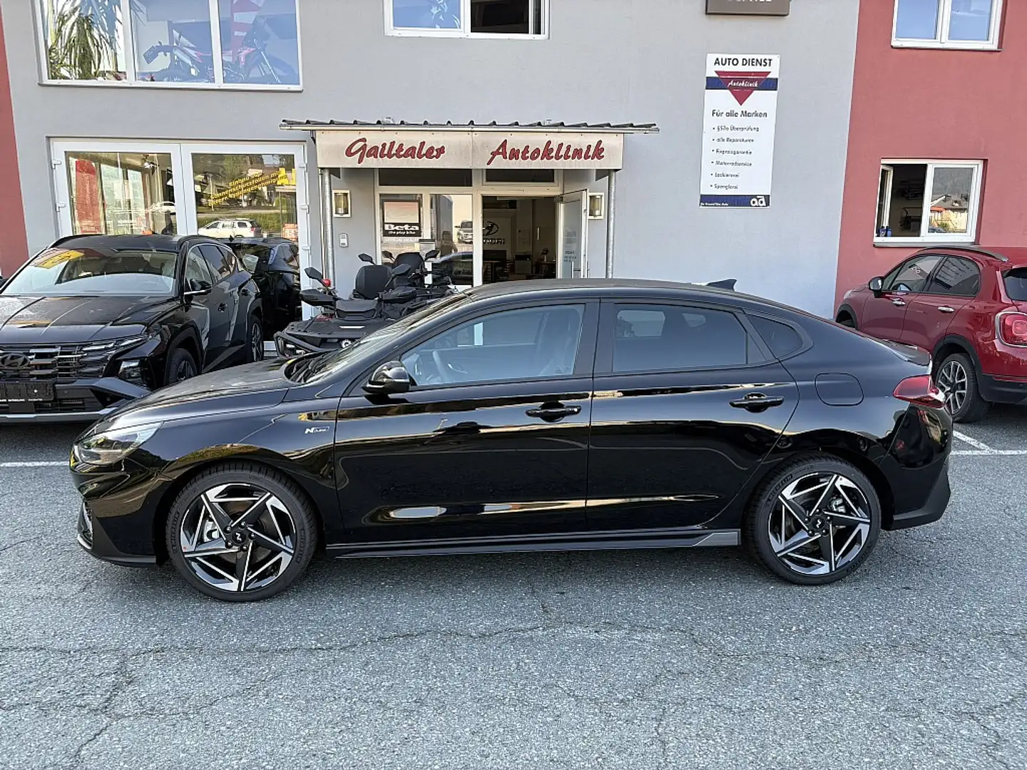 Hyundai i30 Fastback 1,5 T-GDI 48V N-Line Tageszulassung Zwart - 2