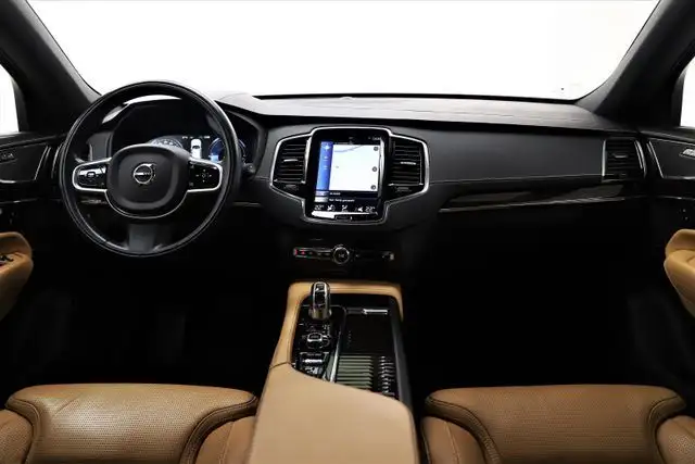 Volvo XC90 view 11