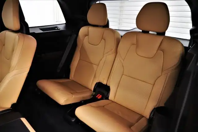 Volvo XC90 view 15