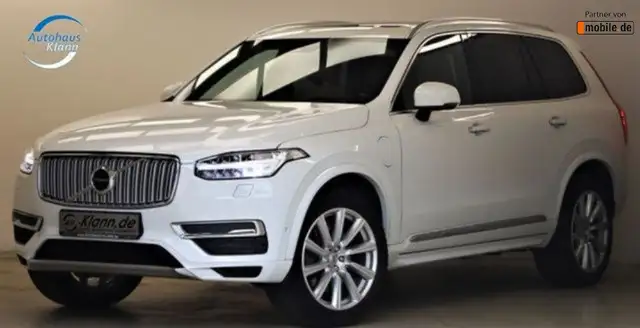 Volvo XC90 view 3