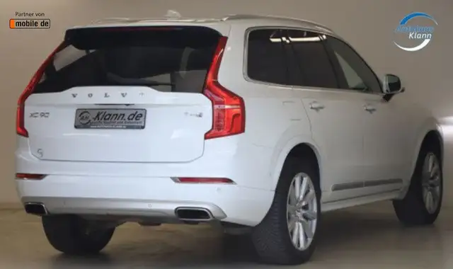 Volvo XC90 view 8