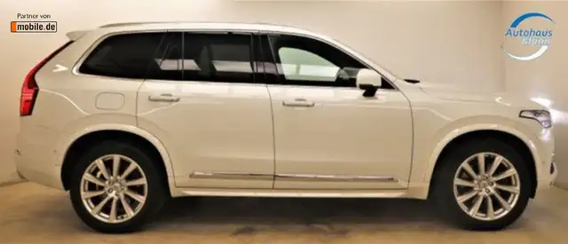 Volvo XC90 view 5