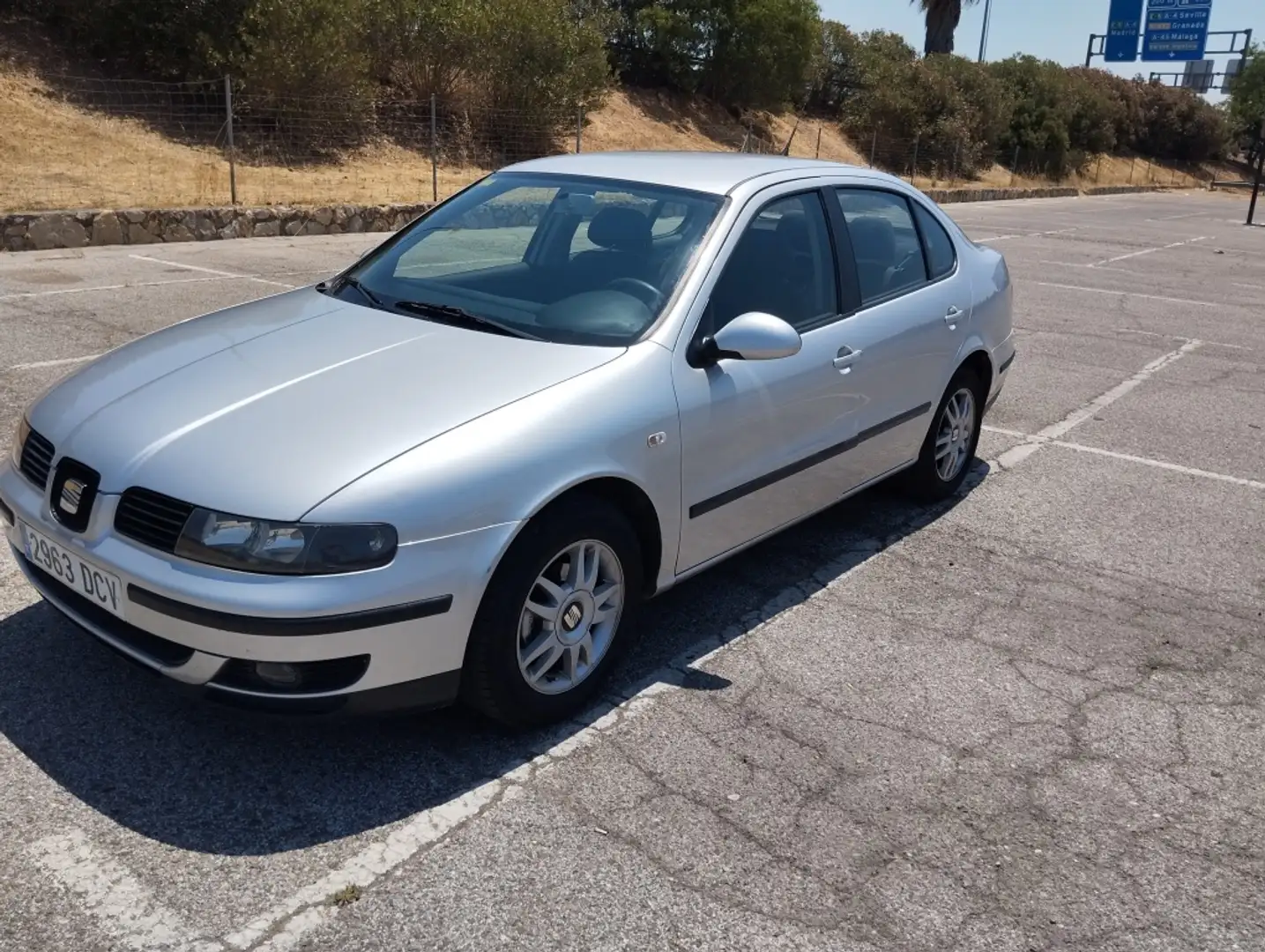 SEAT Toledo 1.6i Sport Tech Plateado - 1