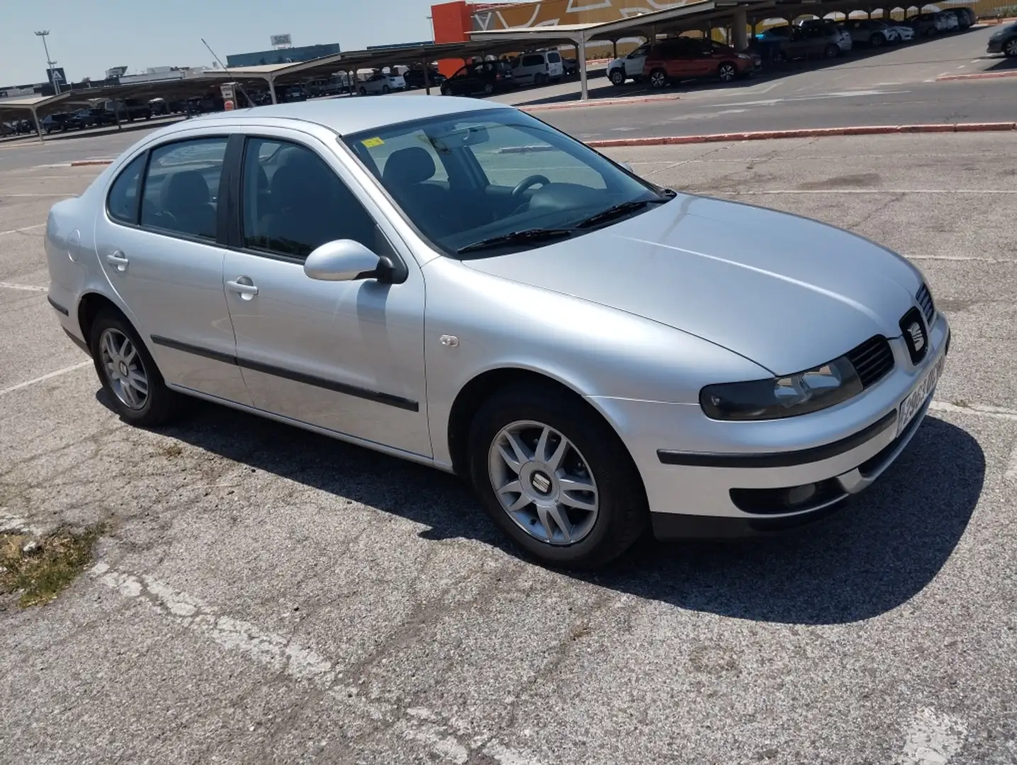 SEAT Toledo 1.6i Sport Tech Plateado - 2
