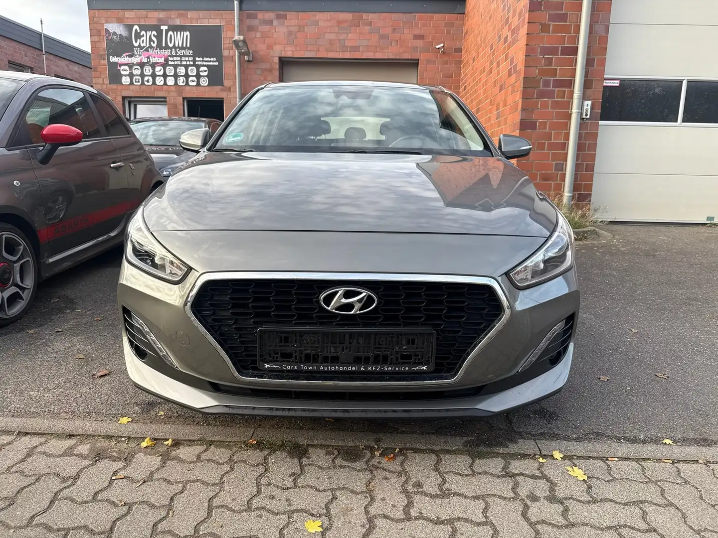Hyundai i30 1,4 Select NAVI, Carplay, Rückfahrkamera 1.Hand Grau - 2