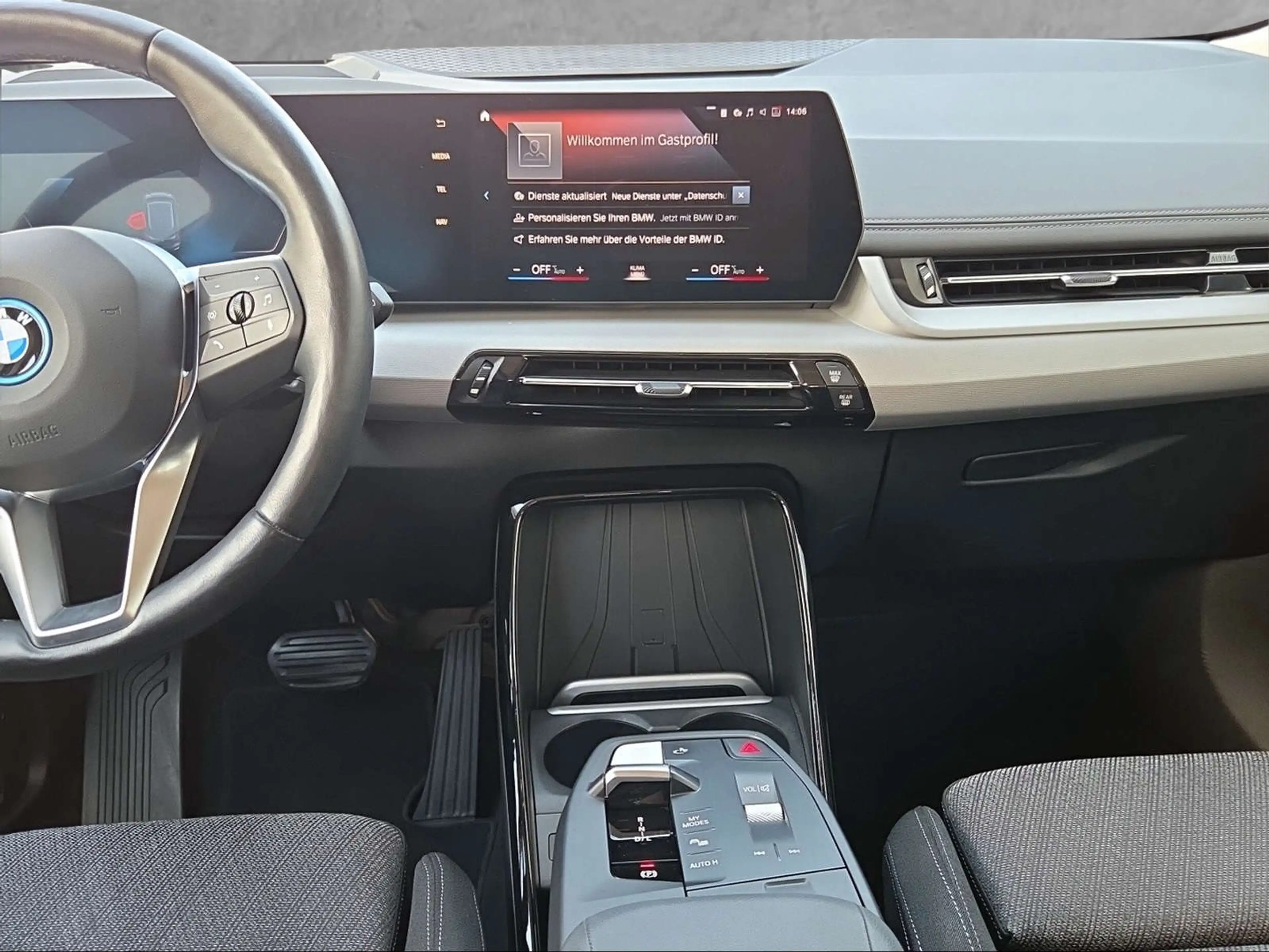 BMW 225 e xDrive Active Tourer — photo 12