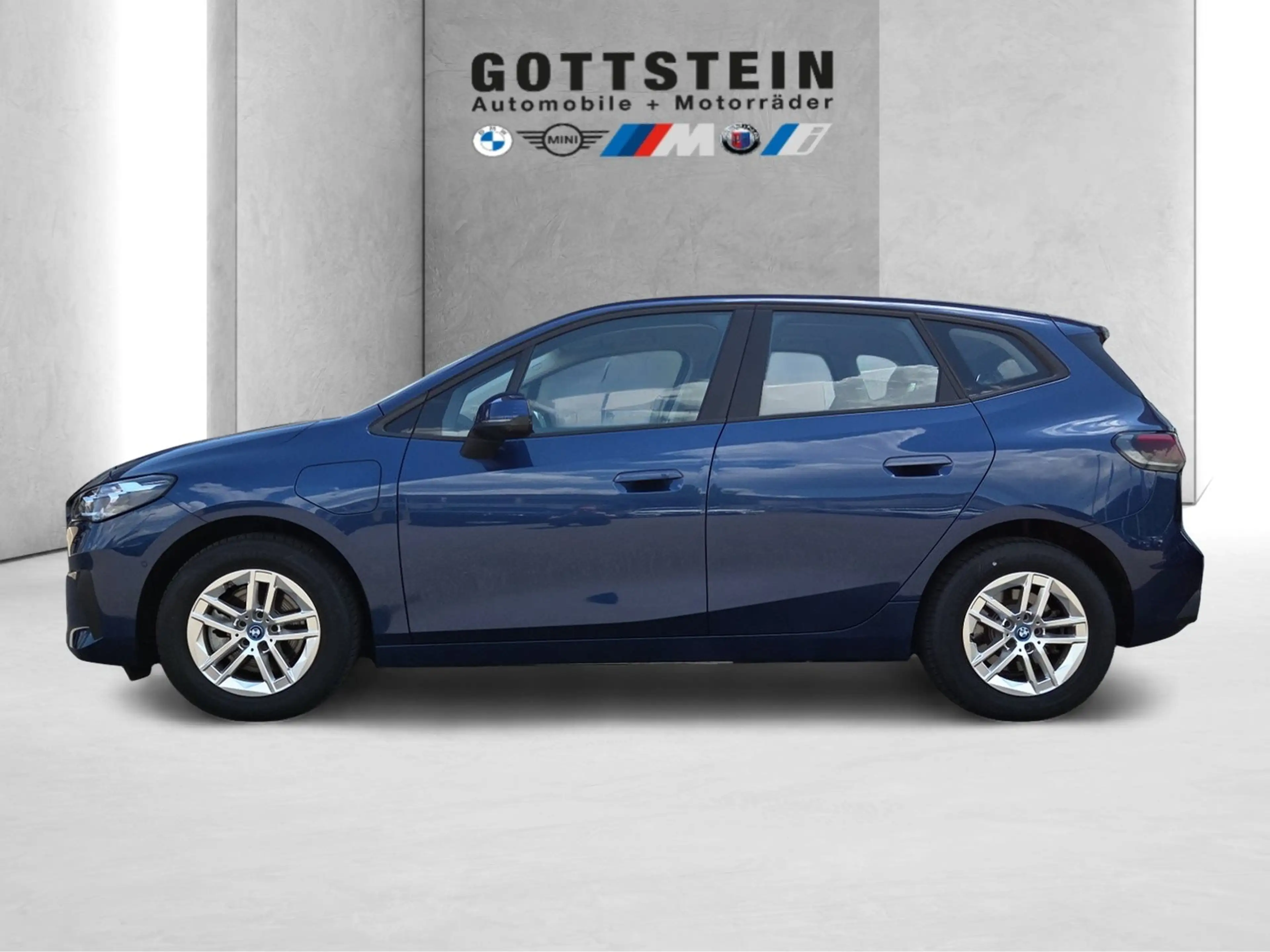 BMW 225 e xDrive Active Tourer — photo 9