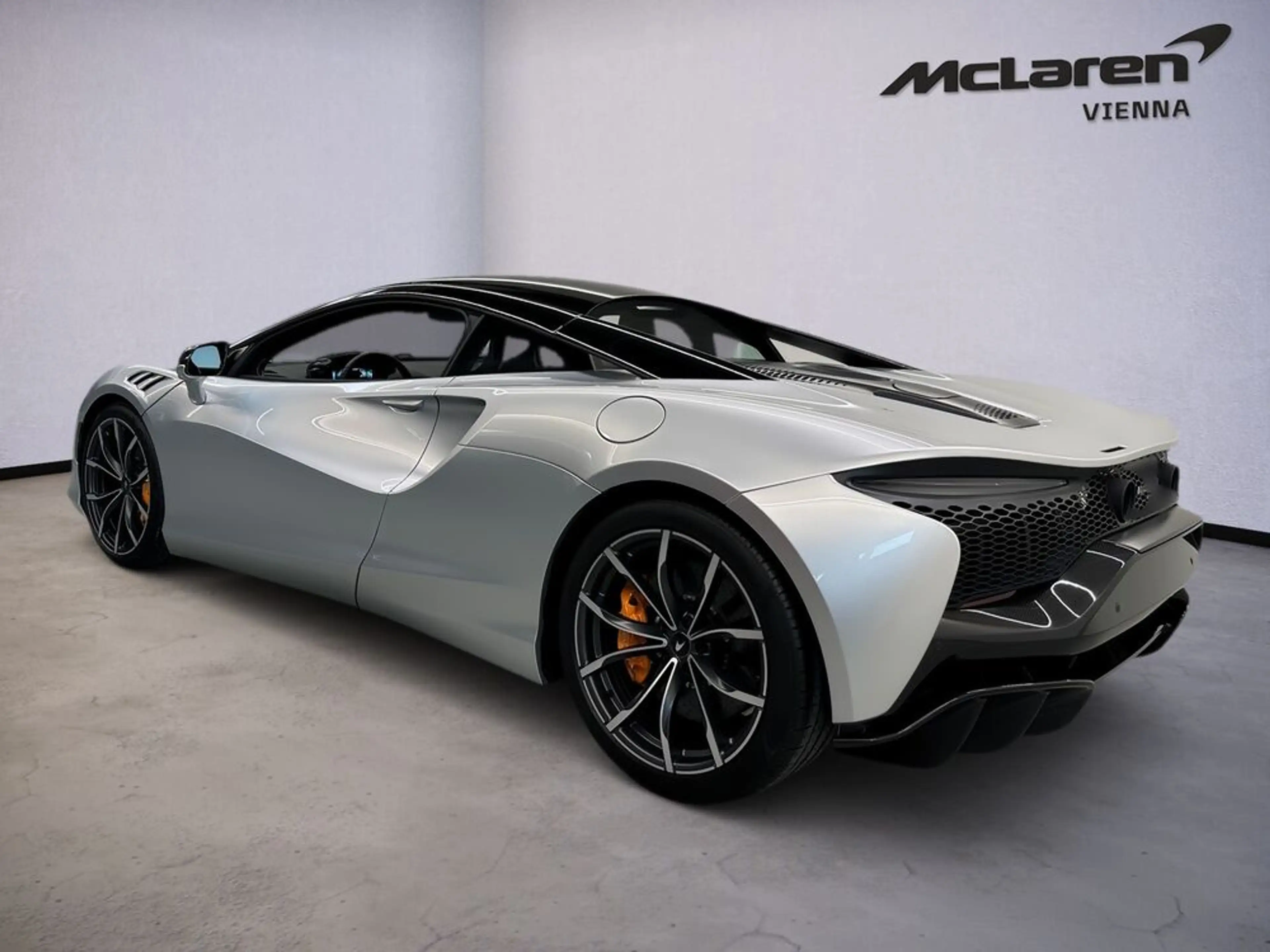McLaren Artura Artura / Supernova Silver / CF ext. & int. — photo 4