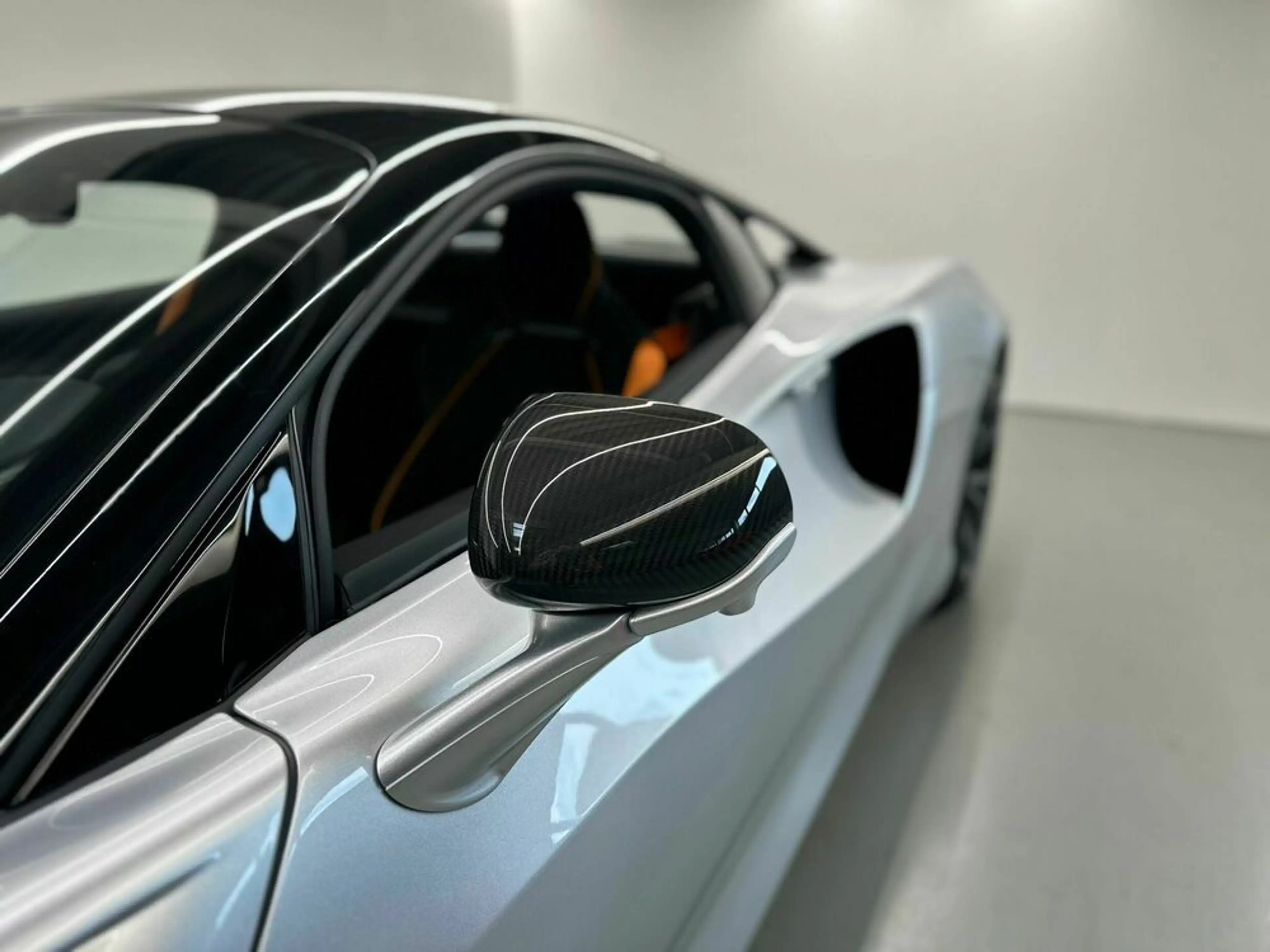 McLaren Artura Artura / Supernova Silver / CF ext. & int. — photo 8