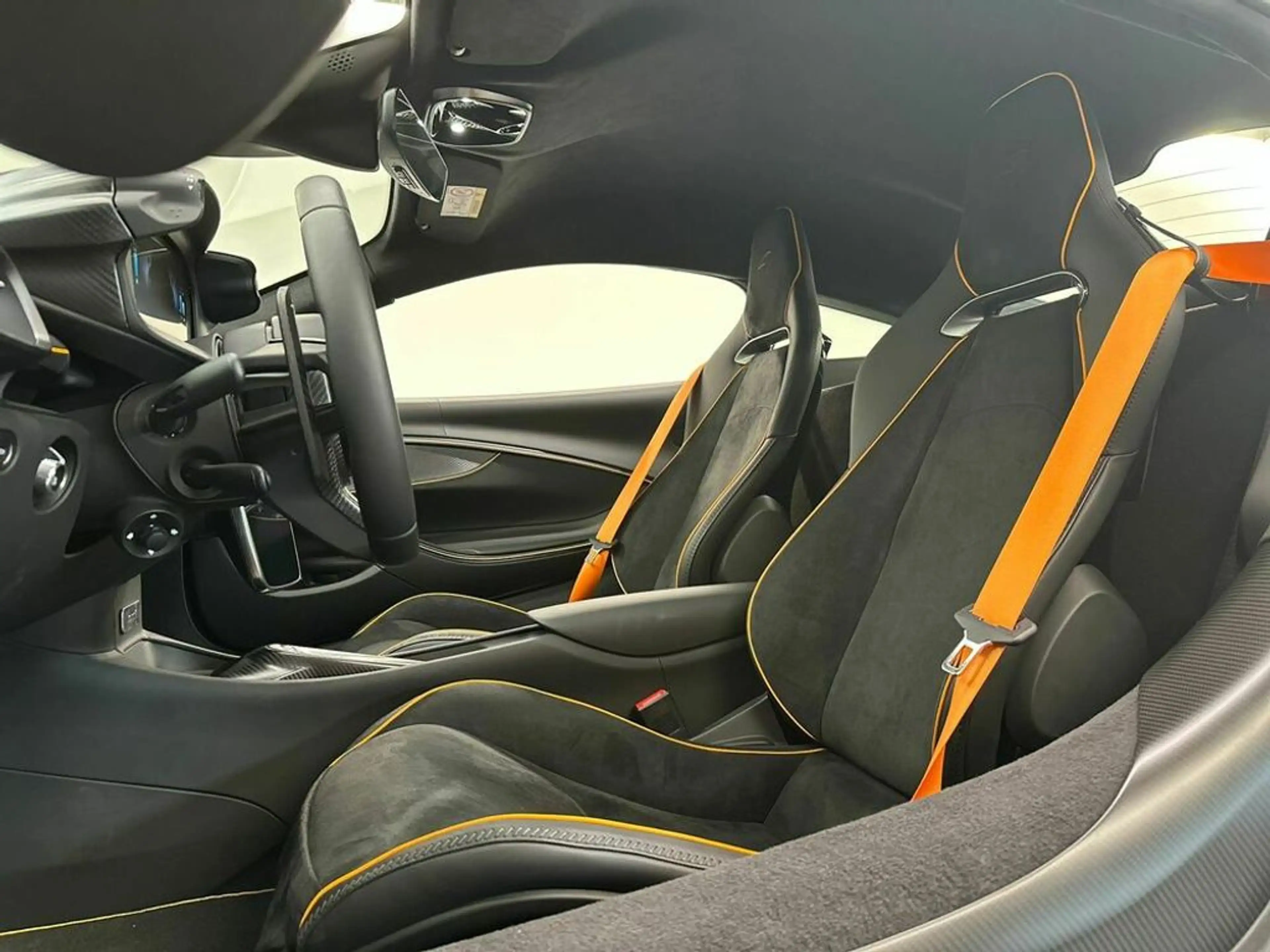 McLaren Artura Artura / Supernova Silver / CF ext. & int. — photo 12