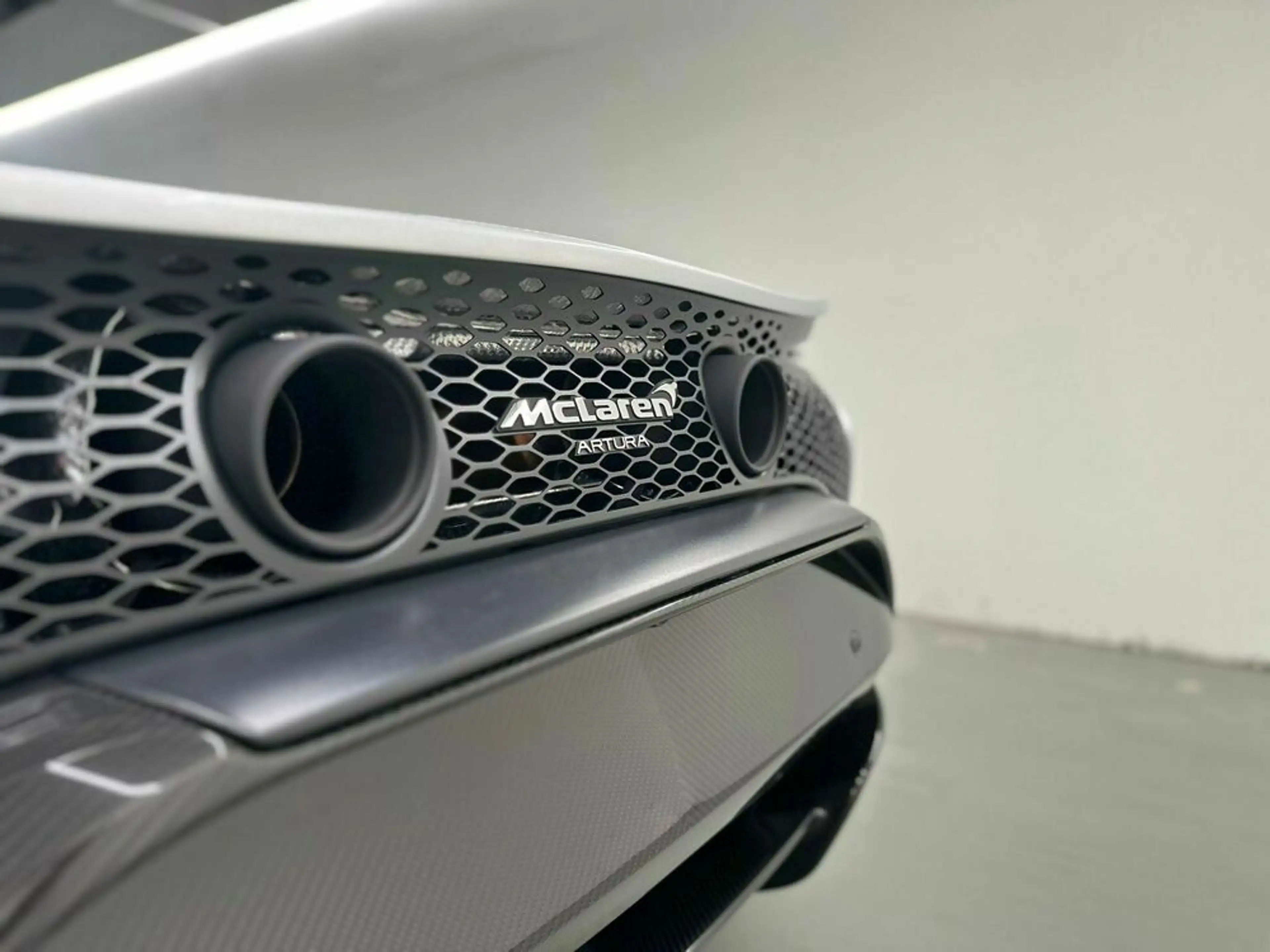 McLaren Artura Artura / Supernova Silver / CF ext. & int. — photo 10