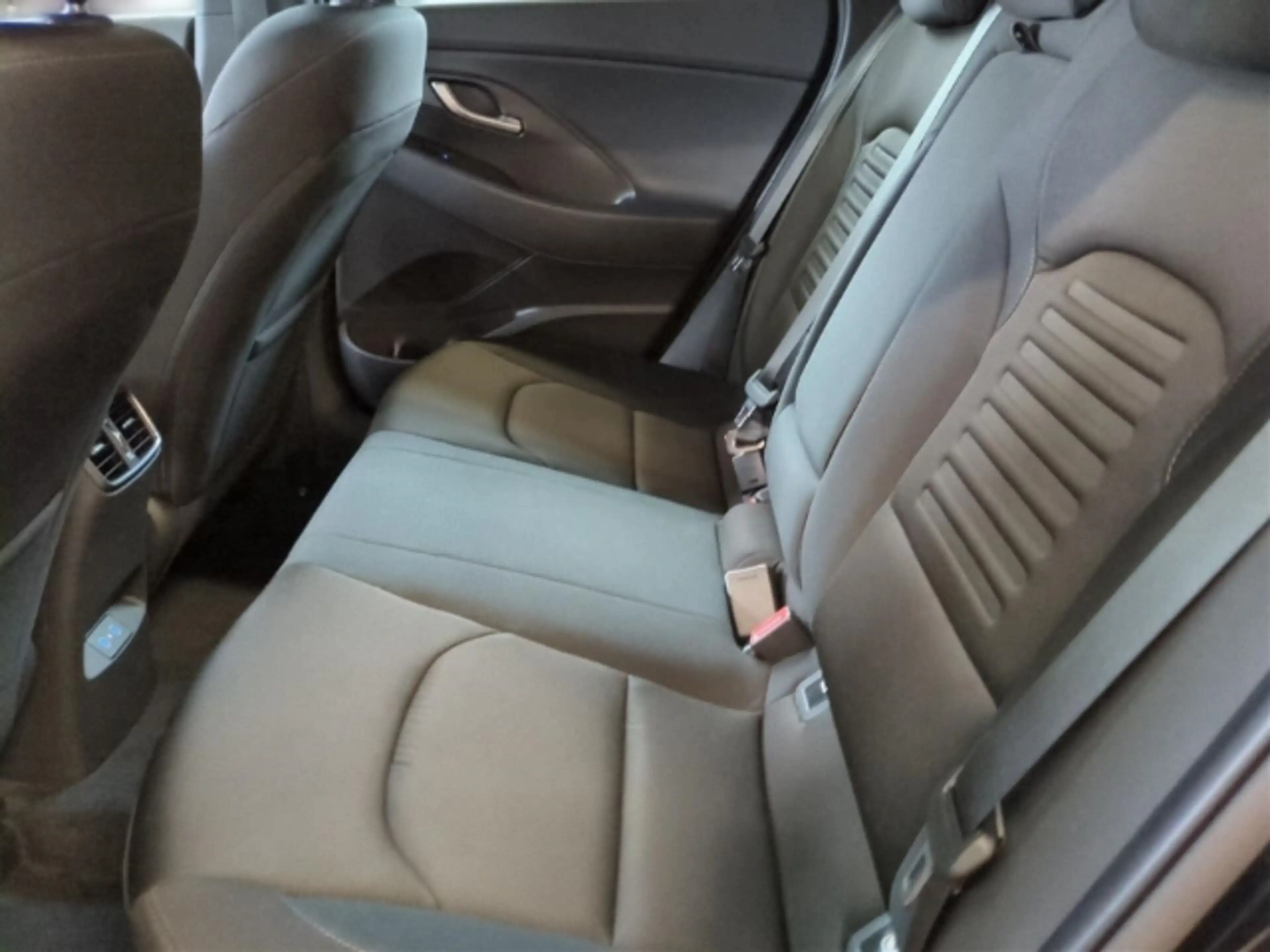 Hyundai i30 Mild-Hybrid 1.5 T-GDI Advantage Allwetterreifen+Na — photo 11