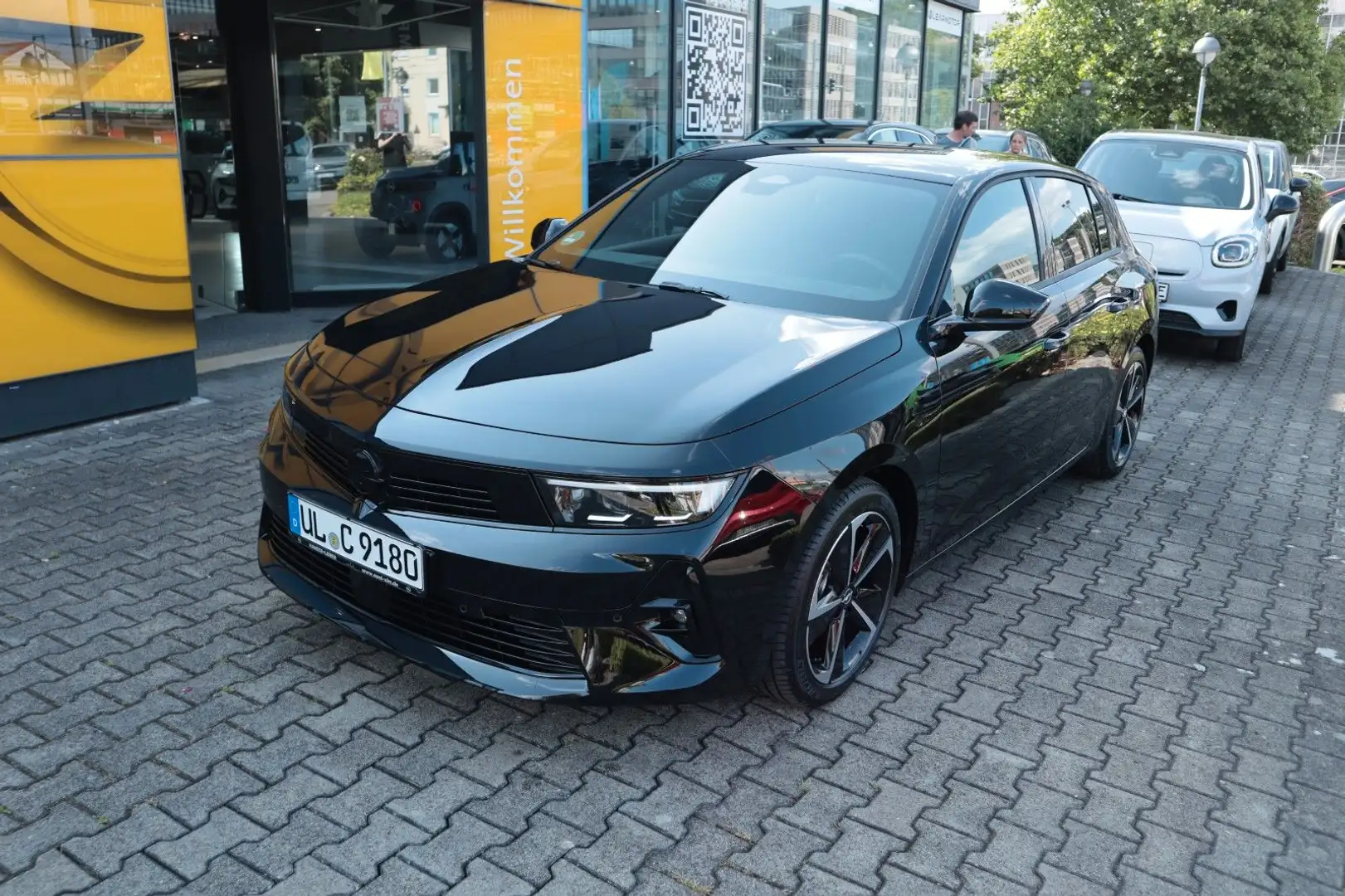Opel Astra L 5-trg. 1.2T AT8 GS AHK 360° HuD Navi Schwarz - 2