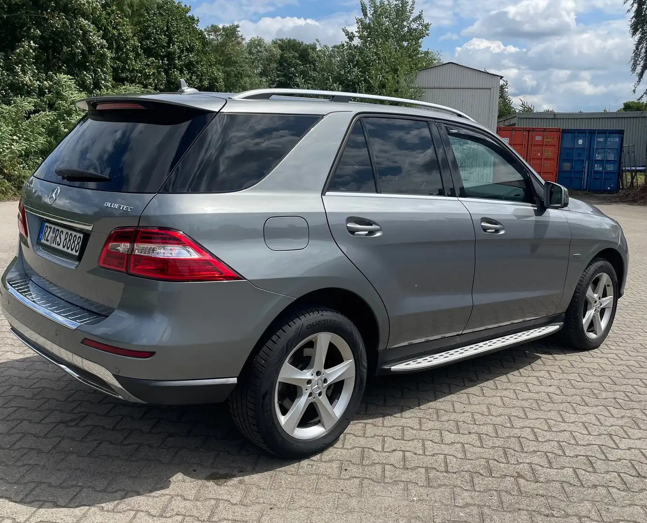 Mercedes-Benz ML 350 M-Klasse Diesel BlueTEC 4MATIC 7G-TRONIC srebrna - 2