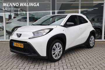 1.0 VVT-i MT Play|Camera|ACC|Airco|