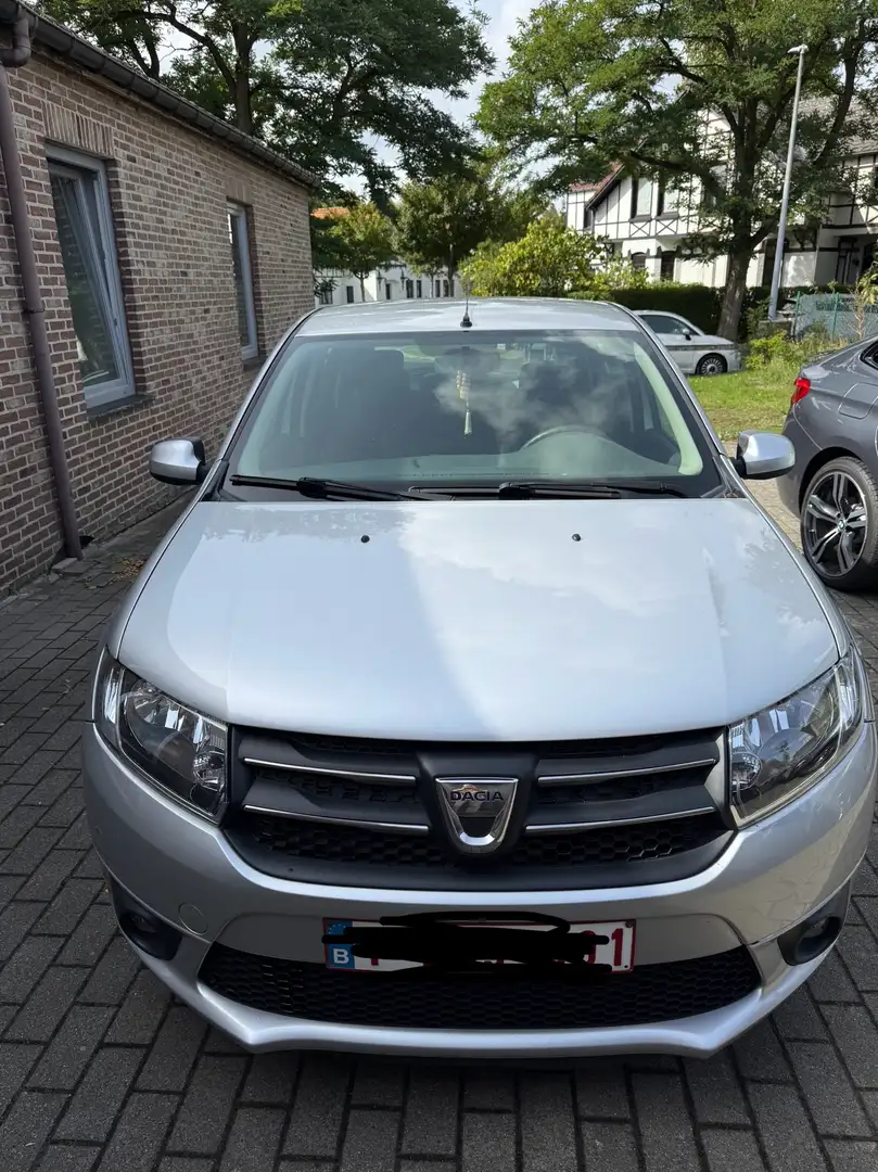 Dacia Sandero 1.2 16V 75 Laureate Zilver - 1