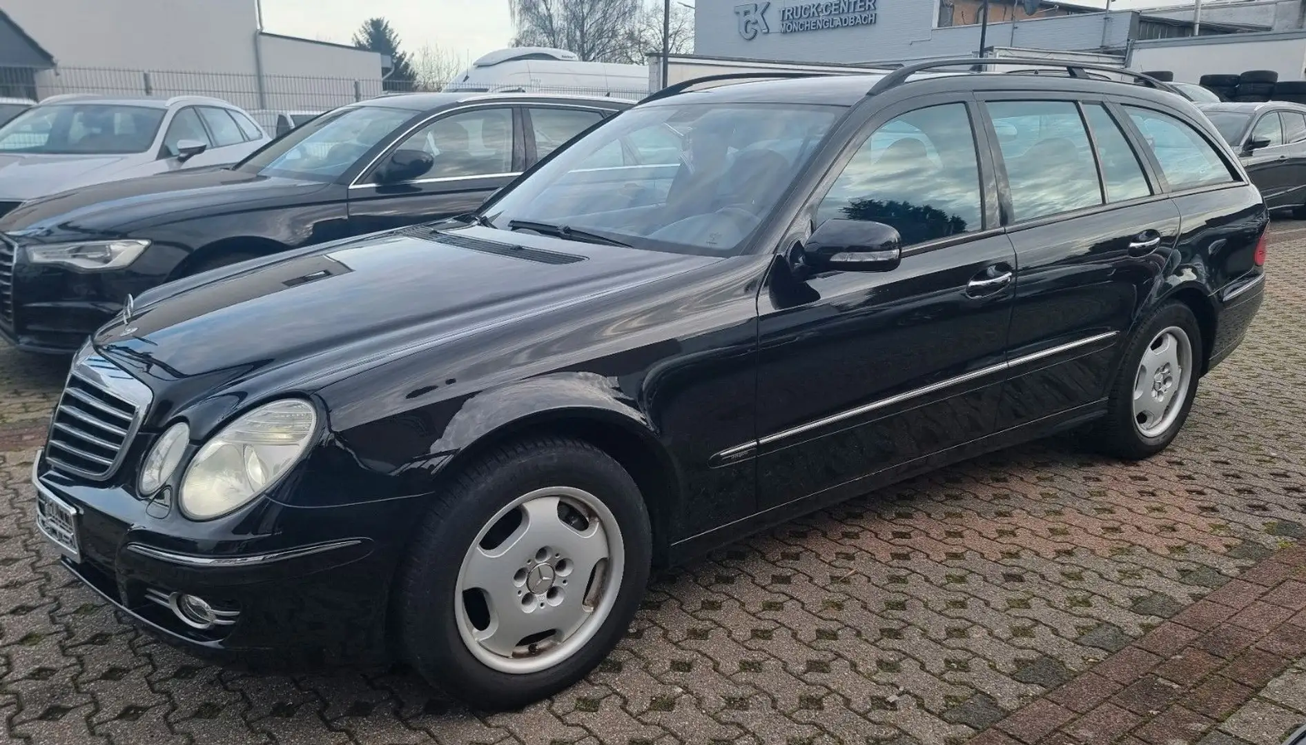 Mercedes-Benz E 280 T CDI AVANTGARDE-LEDER-TEMPO-NAVI-SITZHEIZ Schwarz - 1