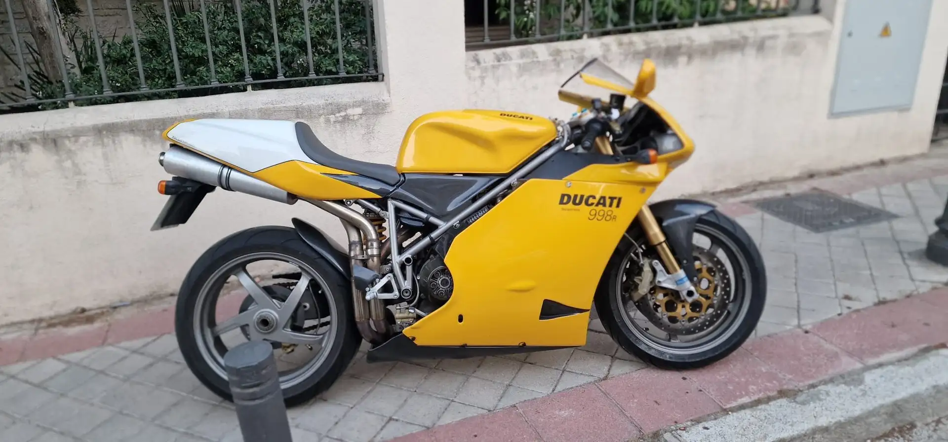 Ducati 998 Jaune - 1