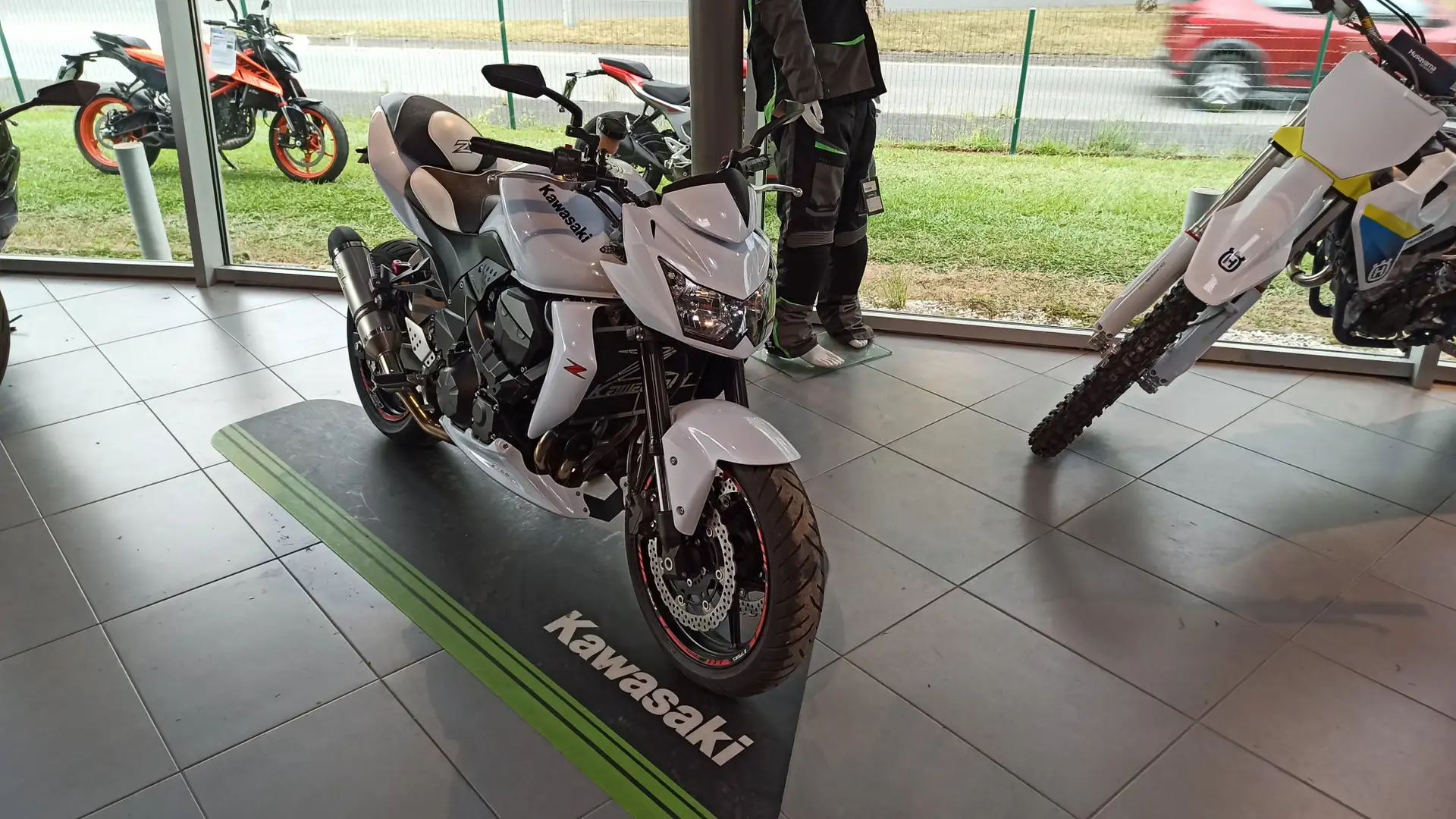 Kawasaki Z 750 Blanc - 1