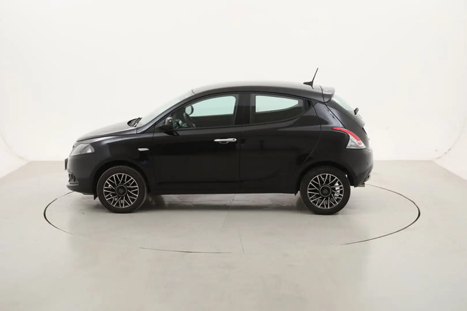 Lancia Ypsilon Hybrid Platino 1.0 Mild Hybrid 70CV Nero - 2