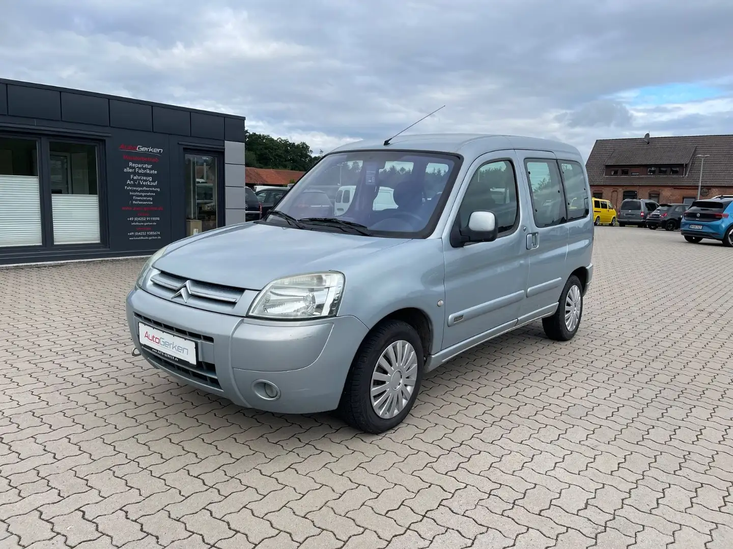 Citroen Berlingo 2.0 HDi Multispace TÜV 05.2027 Grau - 1