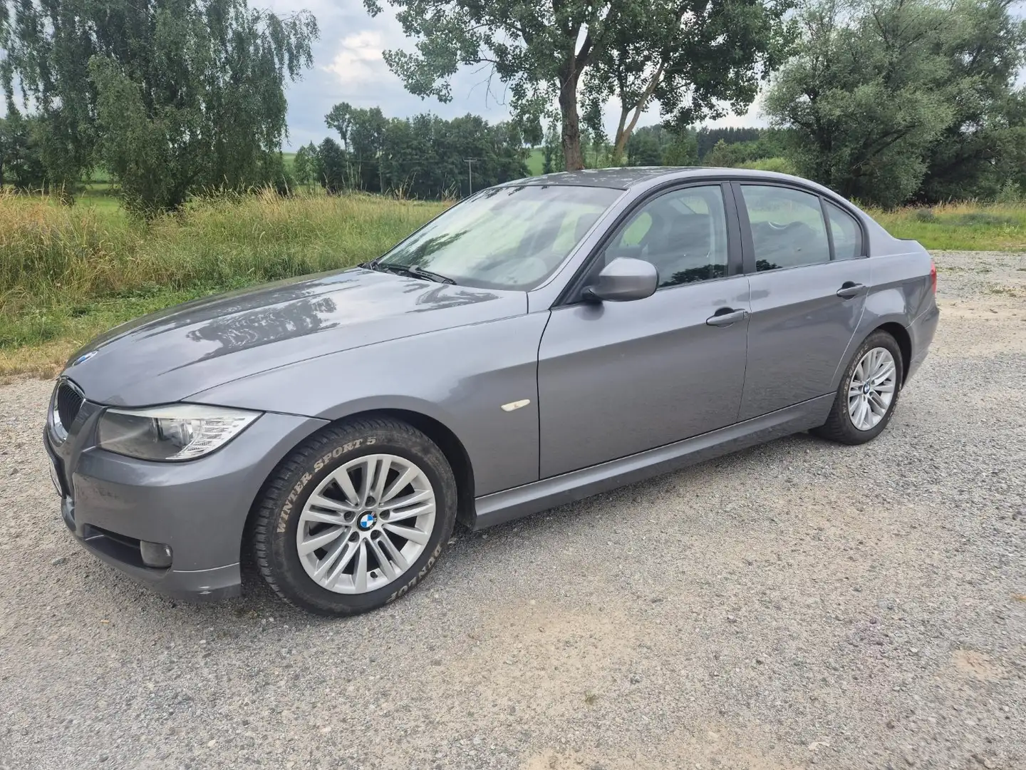 BMW 320 320i Šedá - 1