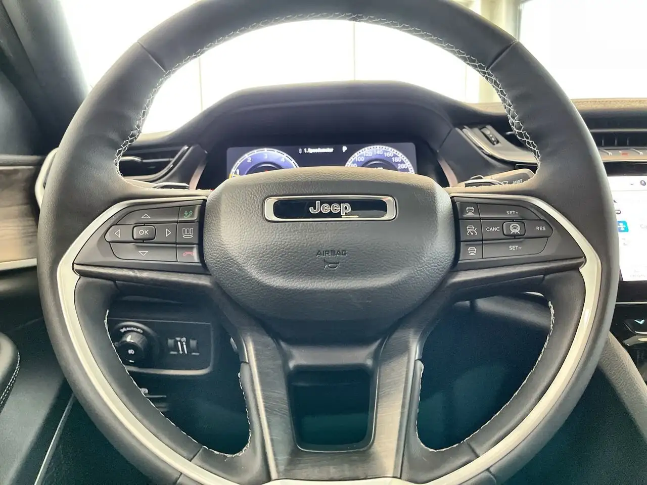 Jeep Grand Cherokee photo Jeep Grand Cherokee