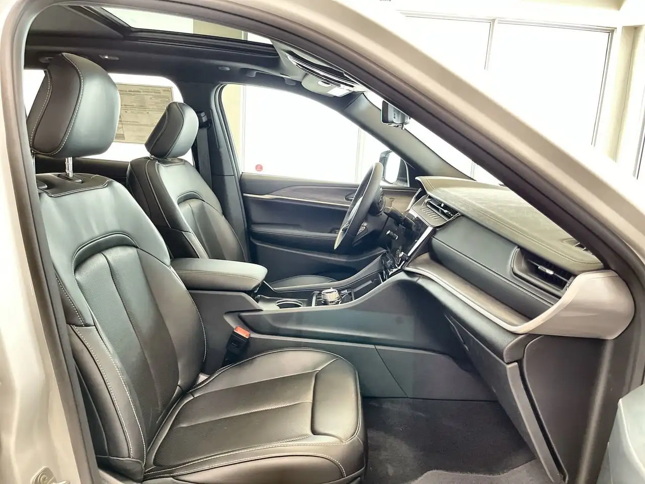 Jeep Grand Cherokee photo Jeep Grand Cherokee