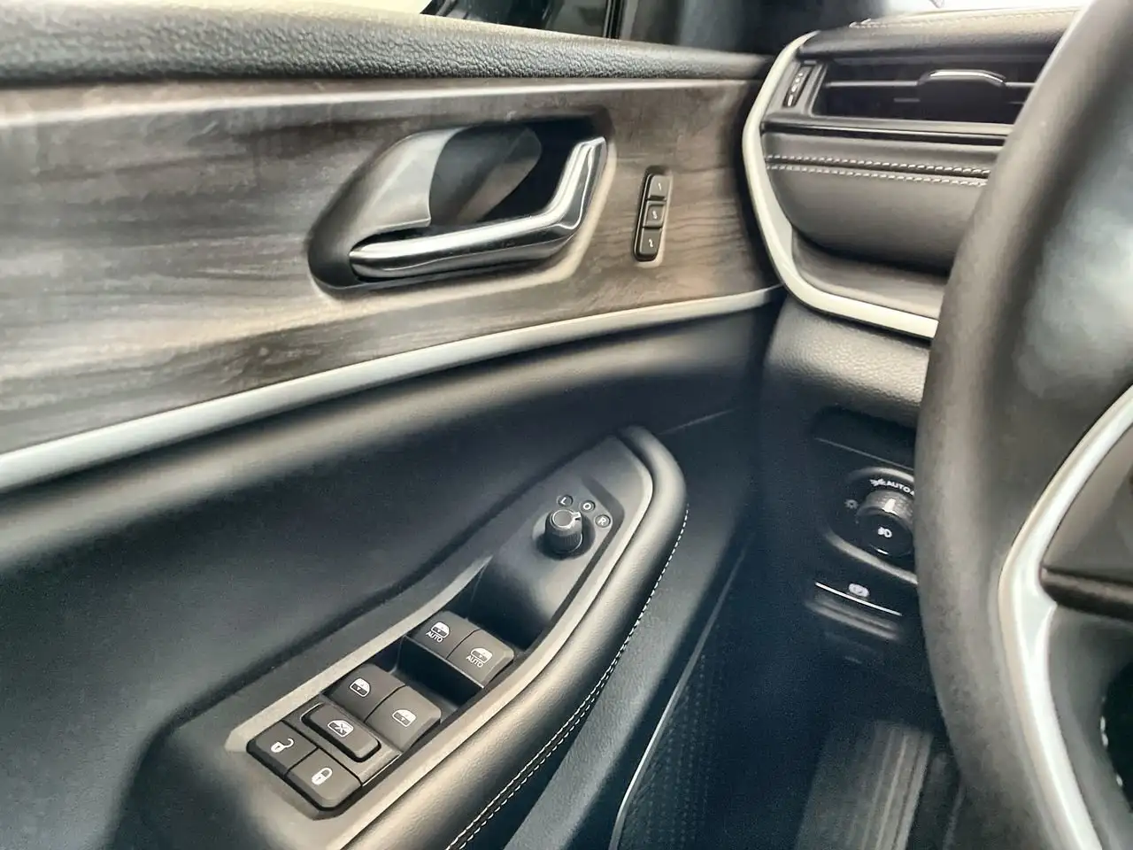 Jeep Grand Cherokee photo Jeep Grand Cherokee
