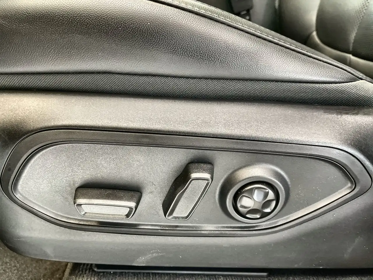 Jeep Grand Cherokee photo Jeep Grand Cherokee
