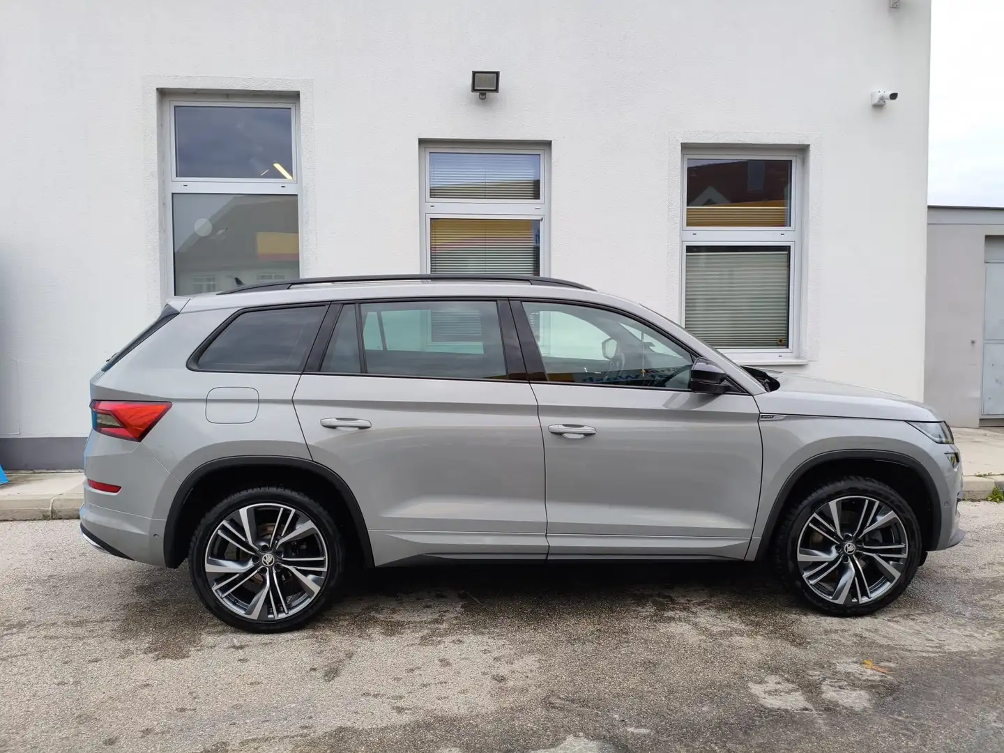 Skoda Kodiaq Kodiaq 2,0 TDI SCR 4x4 Sportline DSG Sportline Grau - 2