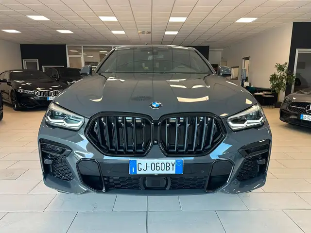 BMW X6 view 2