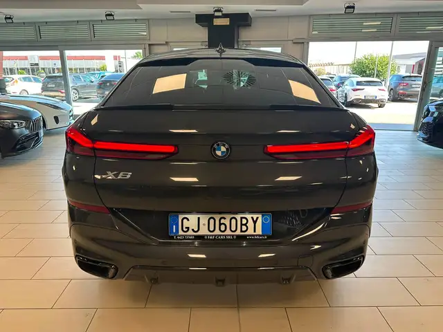 BMW X6 view 5