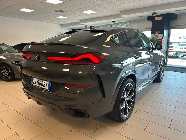 BMW X6 view 4