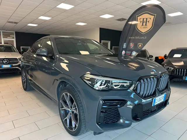 BMW X6 view 3
