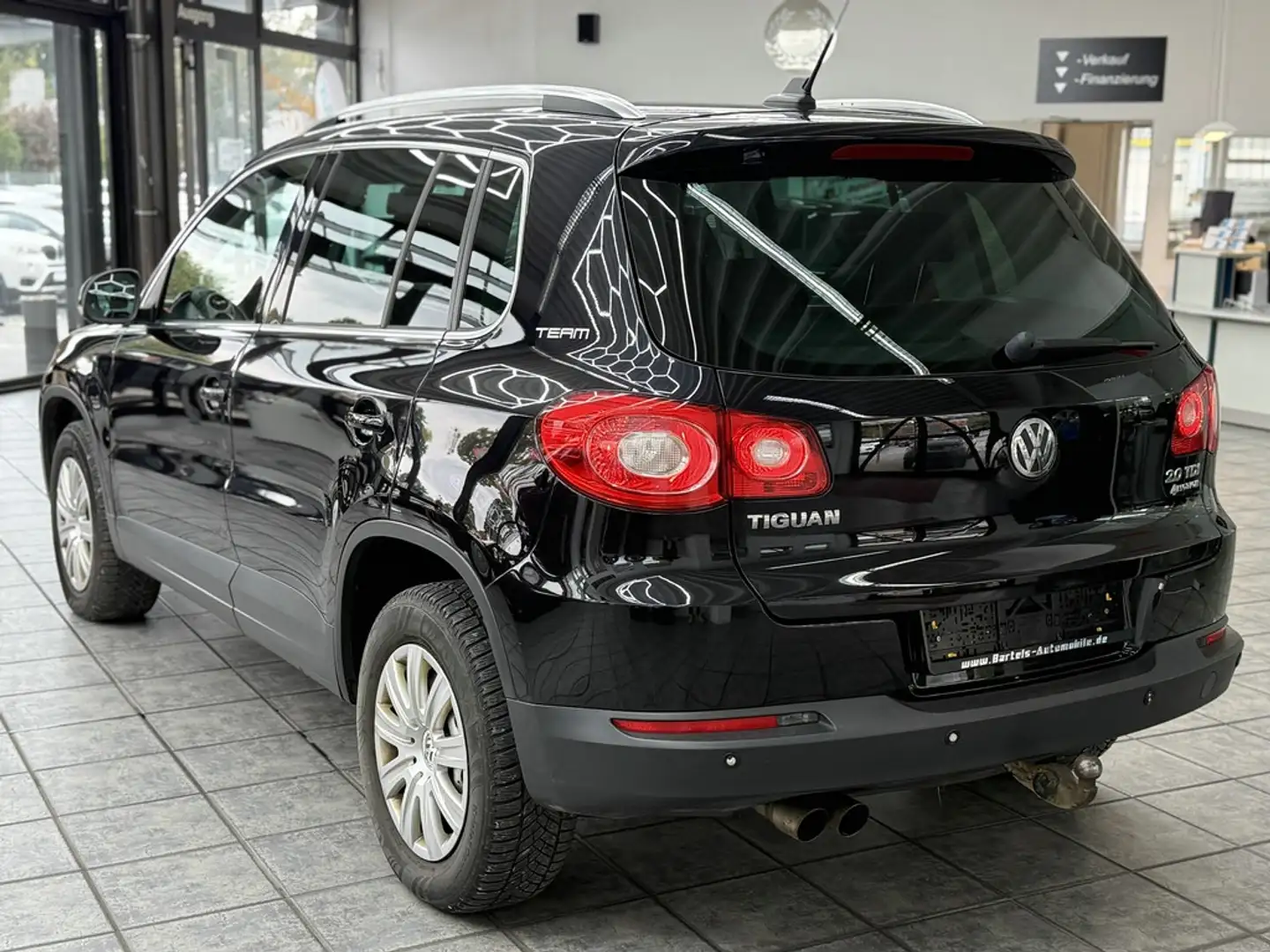 Volkswagen Tiguan 2.0 TDI 4Motion Team, DSG, Pano, Klima Schwarz - 2