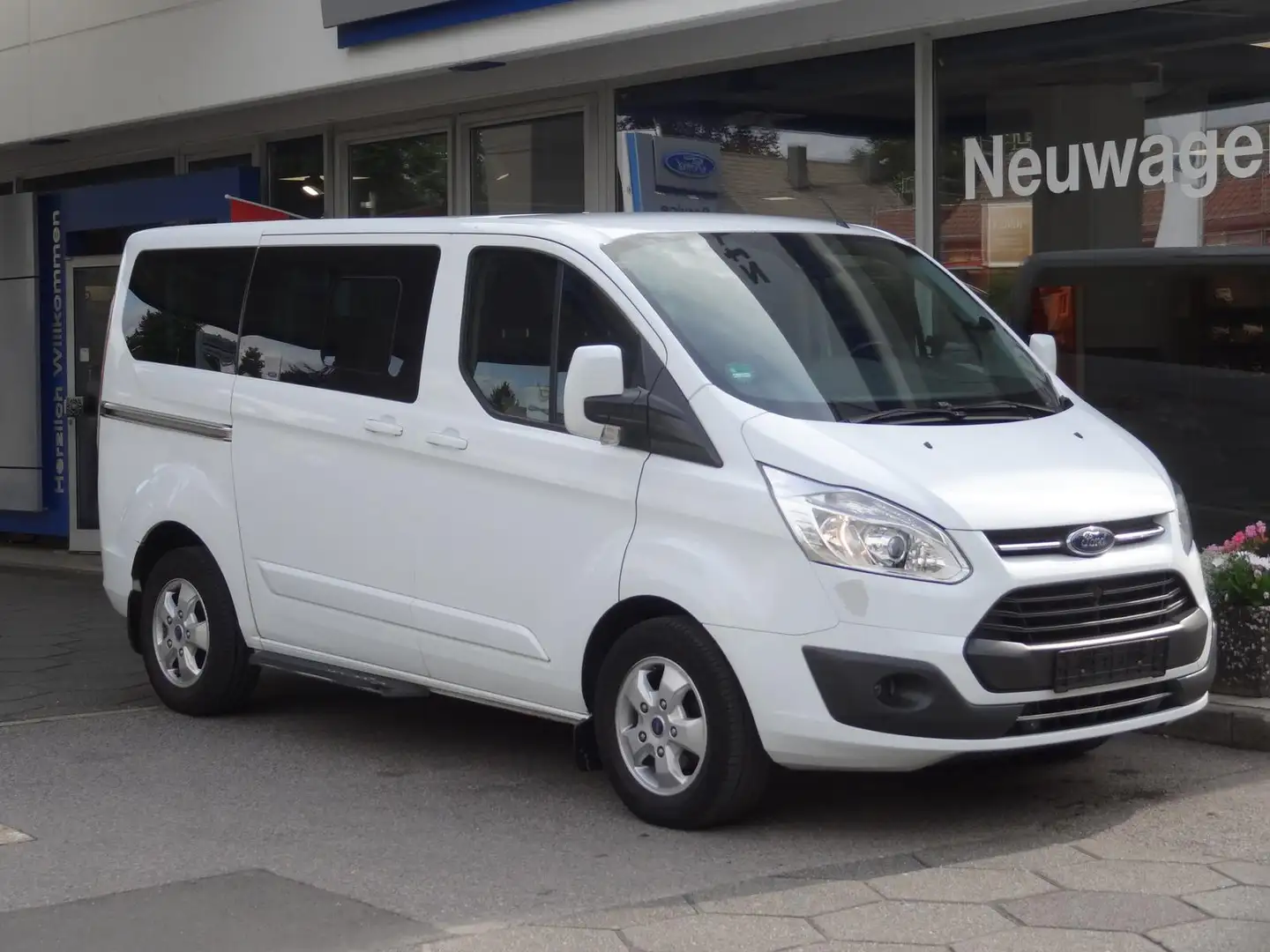 Ford Tourneo Custom L1 Titanium AHK RFK PDC SHZ Klima Blanc - 2