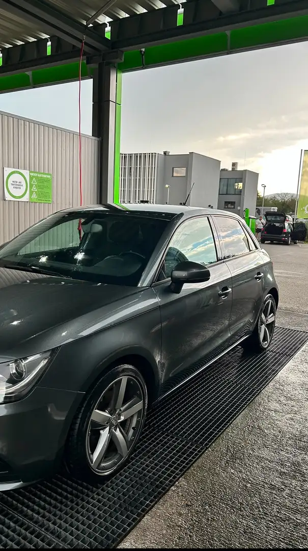 Audi A1 A1 SB 1,6 TDI Grau - 2