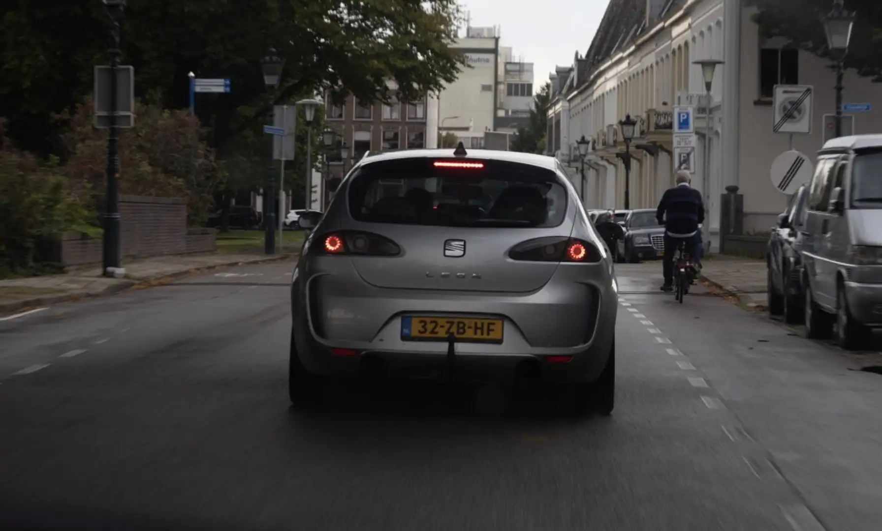 SEAT Leon 1.6 Sportstyle Szary - 2