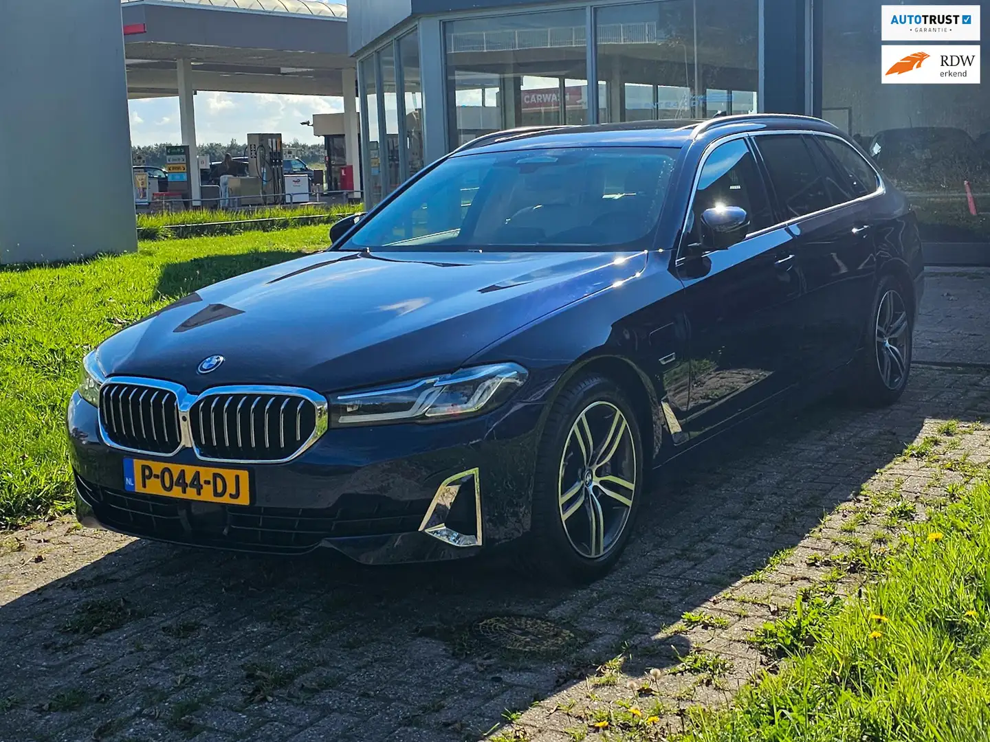BMW 530 5-serie Touring 530e xDrive Business Edition Plus Blauw - 1
