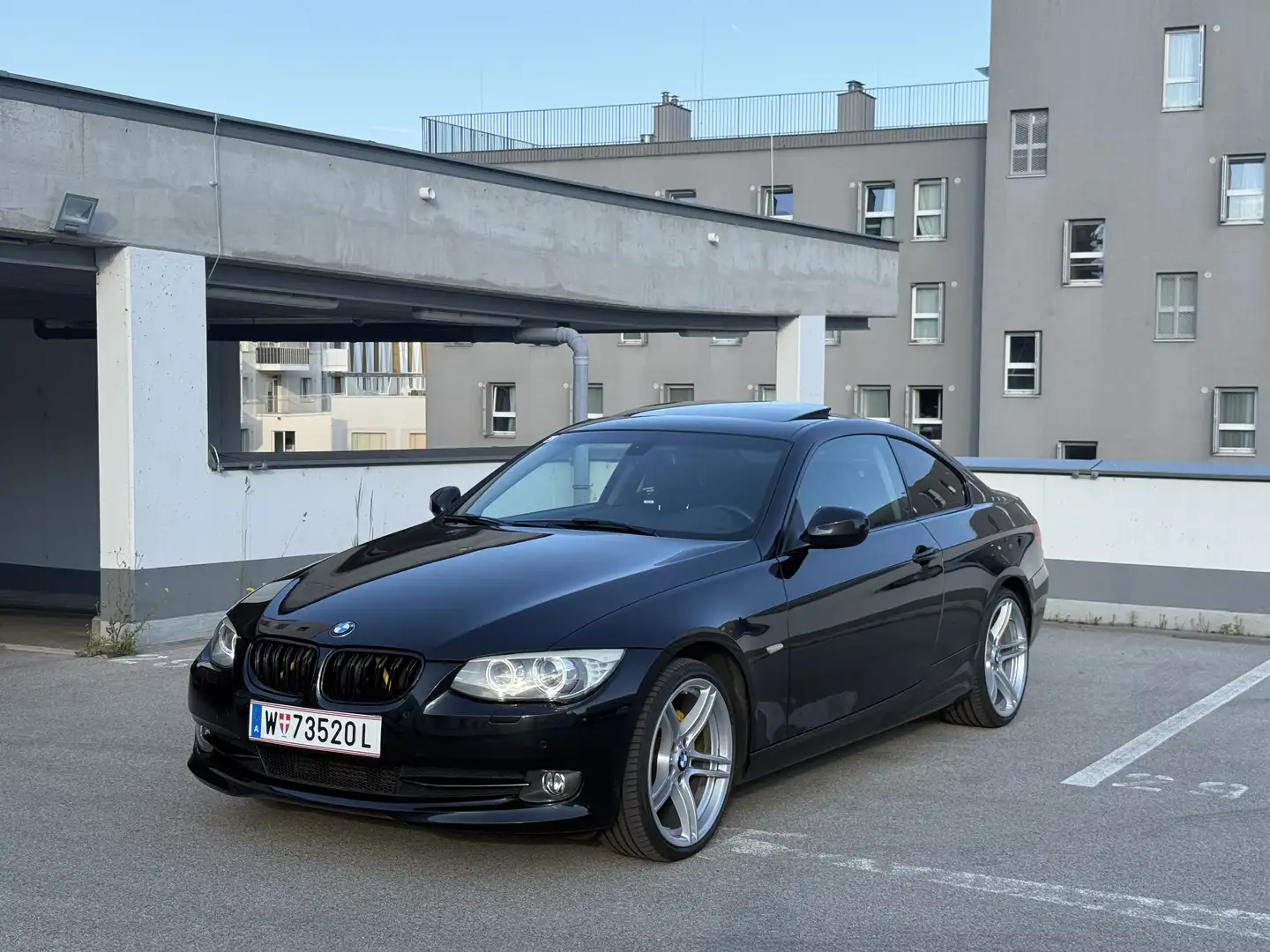 BMW 320 Schiebedach /Harman/Kardon/Navi/M-Lenkrad/ Schwarz - 1