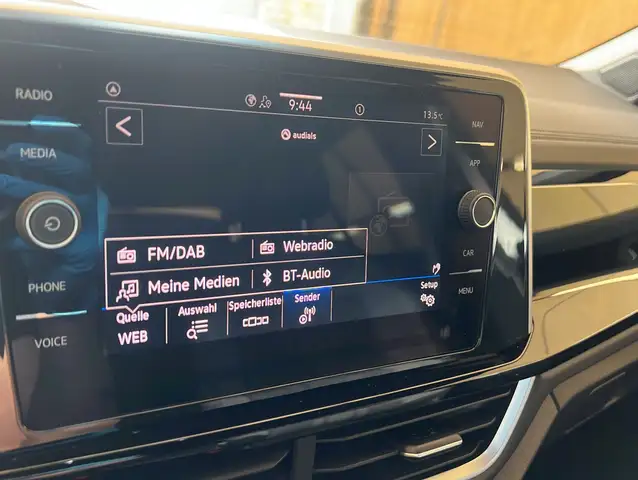 Volkswagen T-Roc view 7