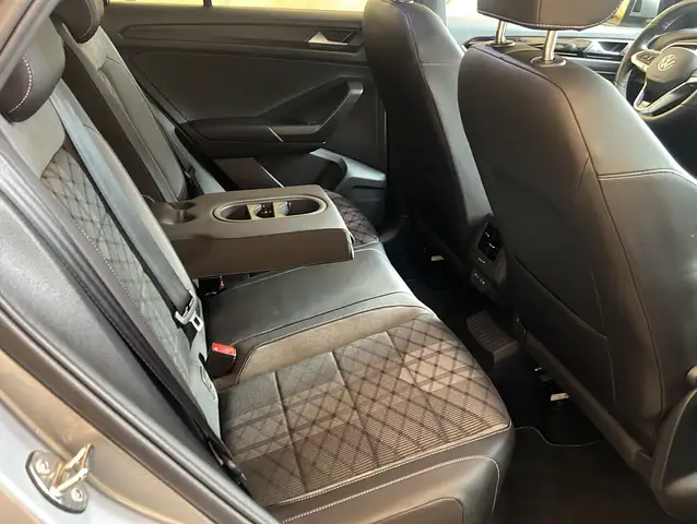 Volkswagen T-Roc view 19