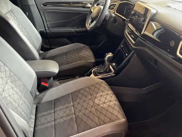 Volkswagen T-Roc view 20